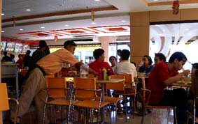 chow king�͓��₩